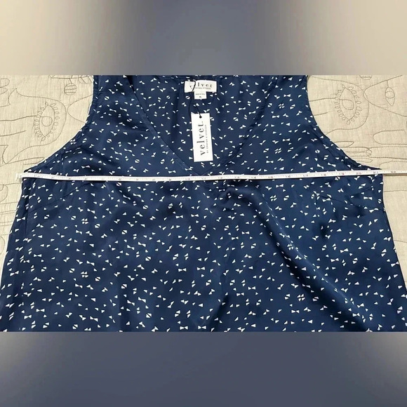NWT Velvet by Graham & Spencer Navy Silky Tank Size XL - Picture 2 of 4